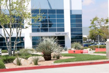 LOS ANGELES - 11 Nisan 2020 'de San Bernardino, CA' da bulunan Amazon Tatbikat Merkezi 'nde COVID-19' a yanıt veren İşletmeler Dış İşleri Bakım Merkezi