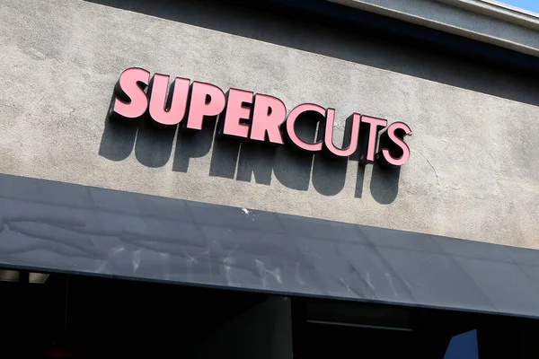 Los Angeles Apr Supercuts Geschäft Und Beschilderung Der Geschäfte Vorübergehend — Stockfoto