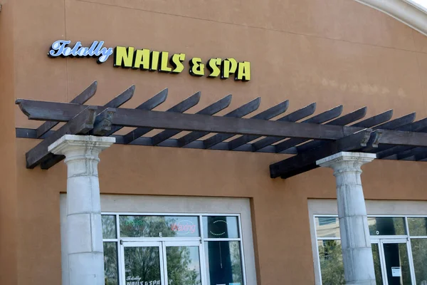 Los Angeles Apr Totally Nails Spa Storefront Businesses Reagindo Covid — Fotografia de Stock