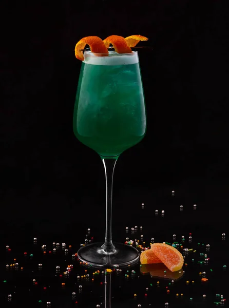 Cocktails Drankjes Zwarte Achtergrond — Stockfoto