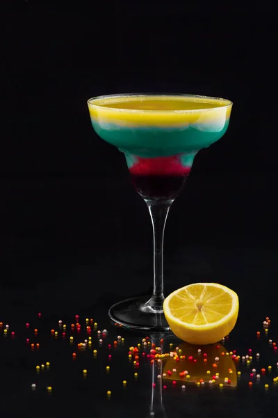 Cocktails Drankjes Margarita Glas Zwarte Achtergrond — Stockfoto