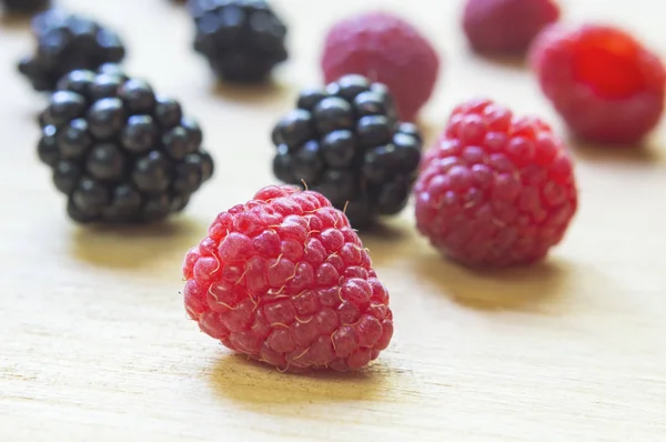Close up of raspberries and blackberries fruit. — Stock Photo, Image