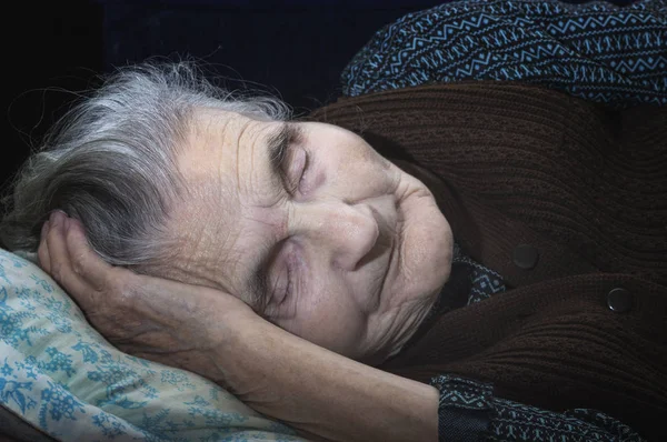 An elderly woman is sleeping — Stock Photo, Image