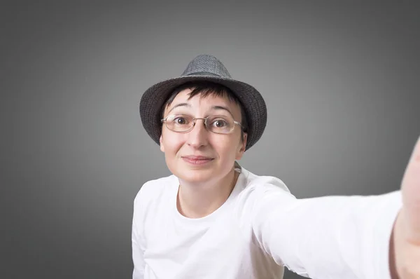 Woman taking a selfie — Stock Photo, Image