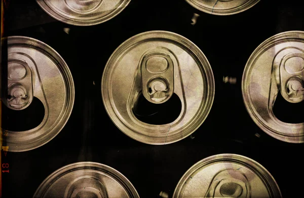 Prázdné nápojové plechovky — Stock fotografie