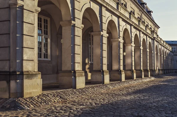 Pasaje cerca del Palacio Christiansborg en Copenhague, Dinamarca —  Fotos de Stock