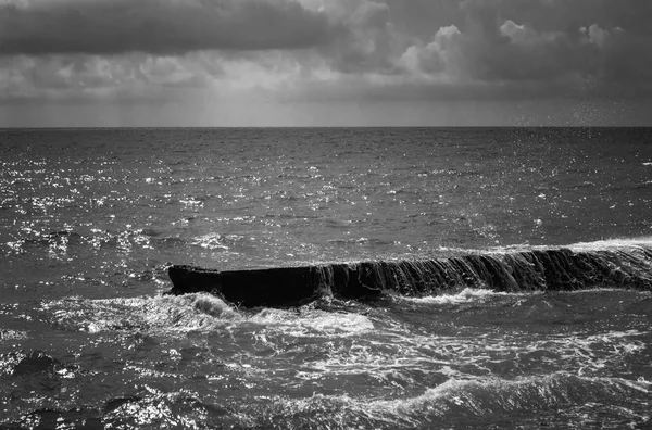 Dramatische scène van Oceaan voor storm. — Stockfoto