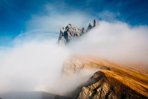 Pohled Seceda Odle Hory Mlze Přes Mraky Úžasné Jedinečné Výhledy — Stock fotografie