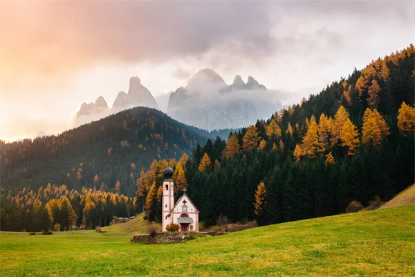 Val Funes Dolomity Santa Maddalena Slavným Kostelem San Giovanni Vrcholy — Stock fotografie