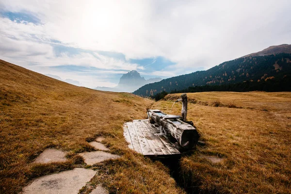 Piktogramowy Widok Wzgórze Pięknymi Górami Tle Val Gardena Południowy Tyrol — Zdjęcie stockowe