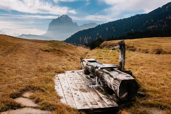 Piktogramowy Widok Wzgórze Pięknymi Górami Tle Val Gardena Południowy Tyrol — Zdjęcie stockowe