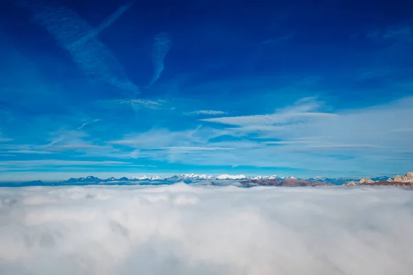 Vista Seceda Odle Montanhas Neblina Sobre Nuvens Incríveis Vistas Únicas — Fotografia de Stock