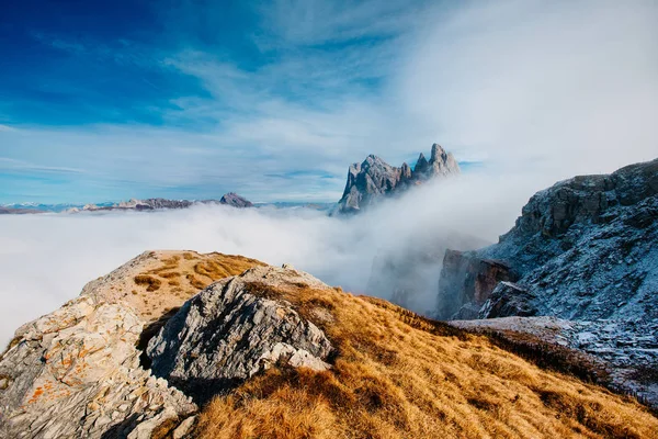 Vista Seceda Montagne Odle Nella Nebbia Sopra Nuvole Incredibile Vista — Foto Stock