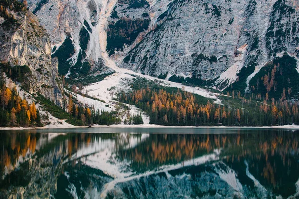 Impresionante Vista Del Lago Braies Pragser Wildsee Lago Más Hermoso —  Fotos de Stock