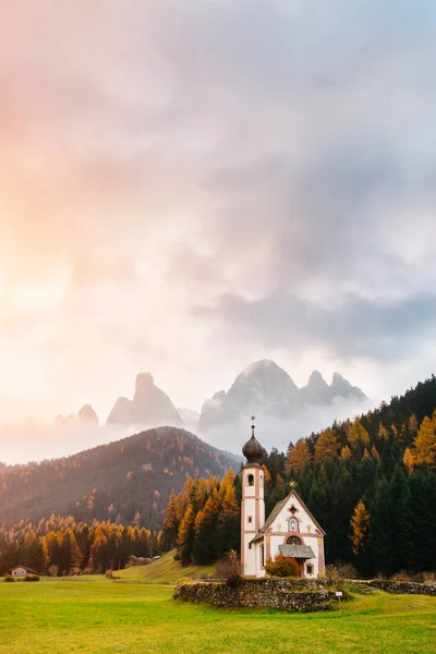 Val Funes Dolomites Santa Maddalena Famous San Giovanni Church Peaks — Stock Photo, Image
