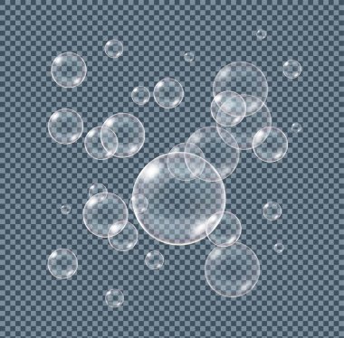 Şeffaf arkaplanda izole edilmiş gökkuşağı yansımalı gerçekçi su sabunu köpükleri..