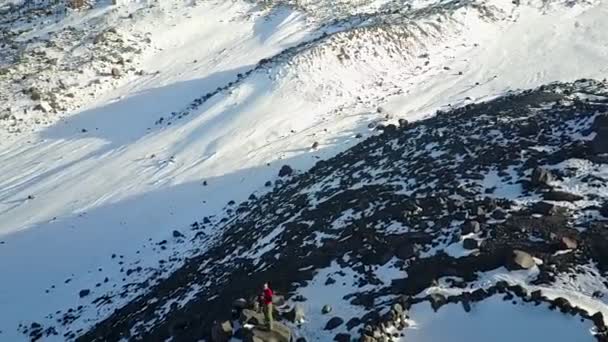 Mañana Las Montañas Escalando Elbrus Hombre Tomando Café Las Montañas — Vídeos de Stock