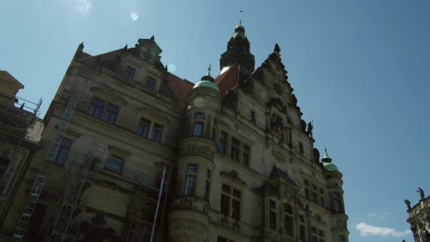 2017年 月にドイツのドレスデンでザクセン のロイヤル コートのカトリック教会 — ストック動画