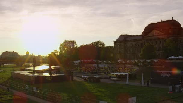 Skyline Éclairée Dresde Dans Lumière Soir Avec Frauenkirche Hofkirche Bateaux — Video