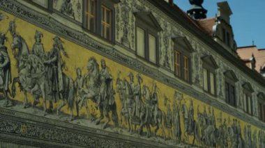  Georgentor ve alay, Prens ilk şehir'birçok Rönesans bina. Tourists.Dresda, Saksonya. Temmuz 2017