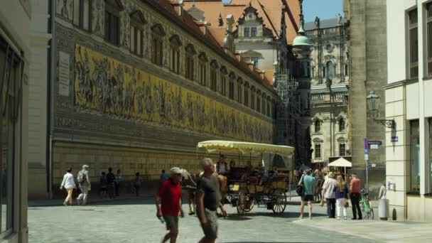 Georgentor と都市の王子 最初の行列はの多くのルネサンスの建物です Dresda ザクセン 2017 — ストック動画