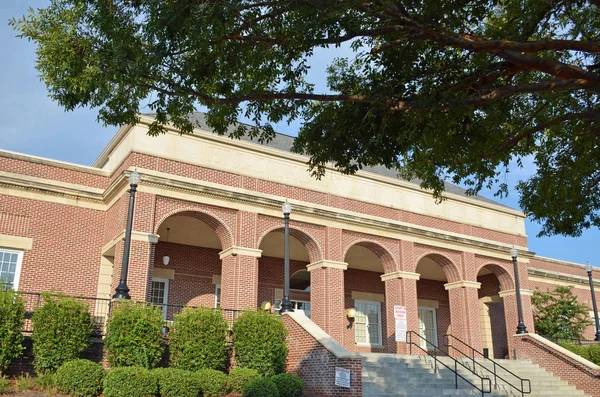 Emanuel County Court thouse in Swainsboro, Georgia — стоковое фото