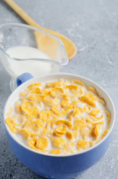 Corn Flakes Milk Blue Cup Healthy Nutritious Breakfast Copy Space — Stock Photo, Image