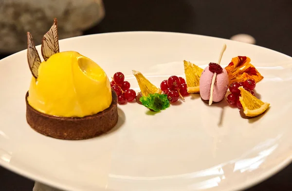 Dessert-Torte mit Mousse-Füllung — Stockfoto