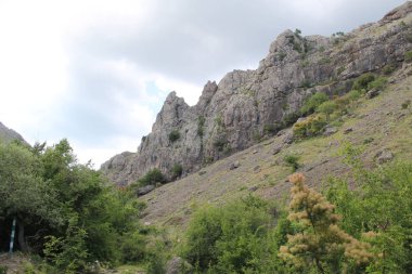 Dağlar ve gökyüzü güzel manzaralarını
