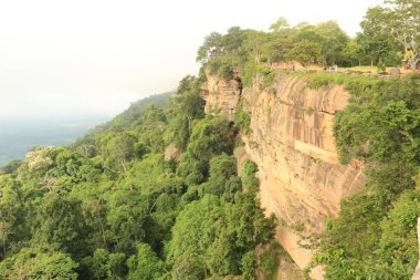Tayland cliff üzerinde sis