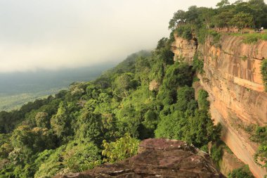 Tayland cliff üzerinde sis