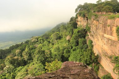 Tayland cliff üzerinde sis