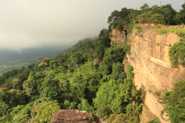 Tayland cliff üzerinde sis