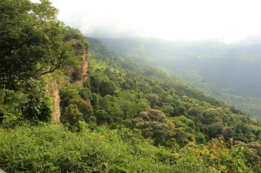 Tayland cliff üzerinde sis