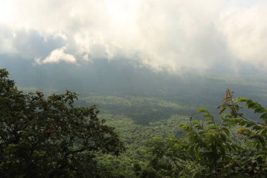 Tayland cliff üzerinde sis