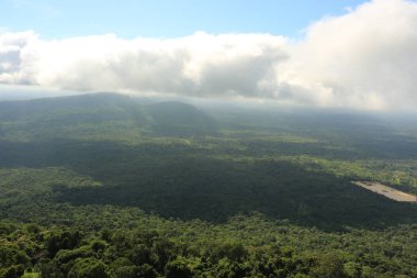 Tayland cliff üzerinde sis