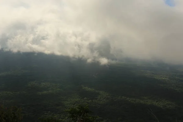 Mist op klif in Thailand — Stockfoto