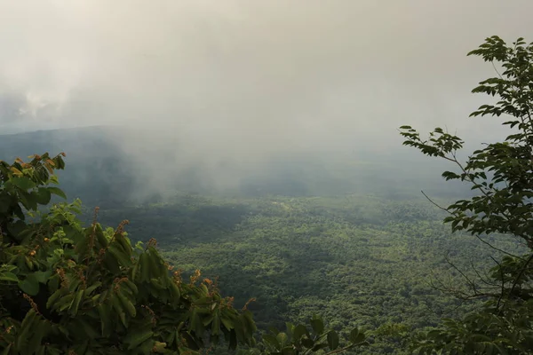 Brume sur la falaise en Thaïlande — Photo