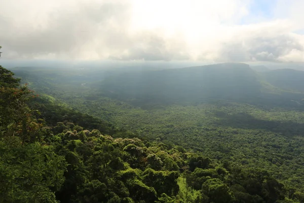 Nebel auf Klippe in Thailand — Stockfoto