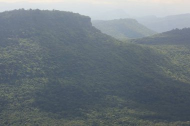 Tayland cliff üzerinde sis