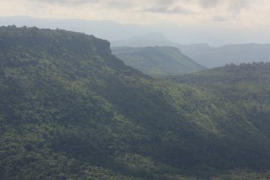 Tayland cliff üzerinde sis