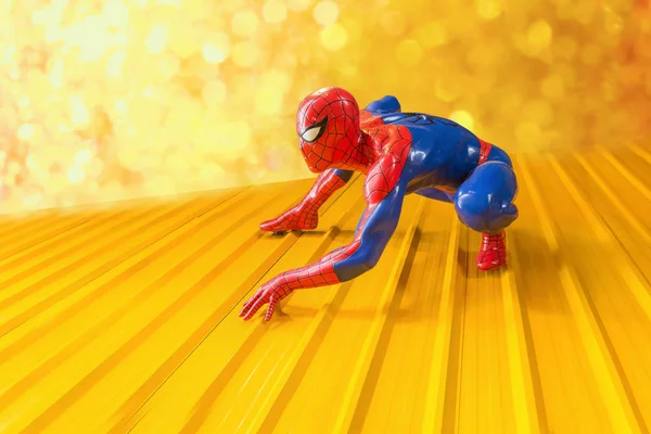 Ratchaburi Thajsko Srpna 2017 Spider Man Lezení Žluté Zdi — Stock fotografie