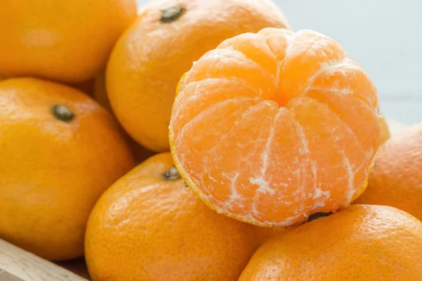 Sorte Orangen Schachtel Supermarkt Nahaufnahme Von Zitrusfrüchten Selektiver Fokus Farben — Stockfoto