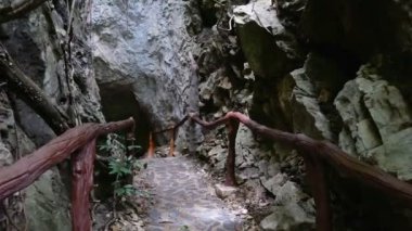 mağaraya, yeri hup pa tad orman ilkel Uthai Thani Tayland yürüyüş kolu vurdu,
