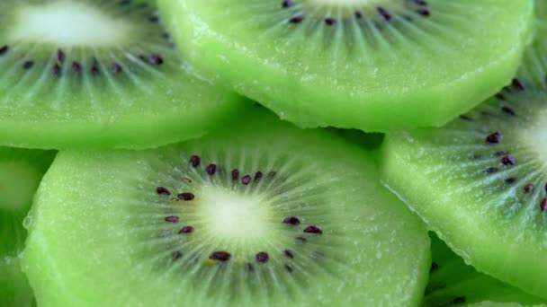 Makrorotation Videoaufnahmen Von Scheiben Kiwi Frucht Close Fruchtfleisch Von Kiwi — Stockvideo