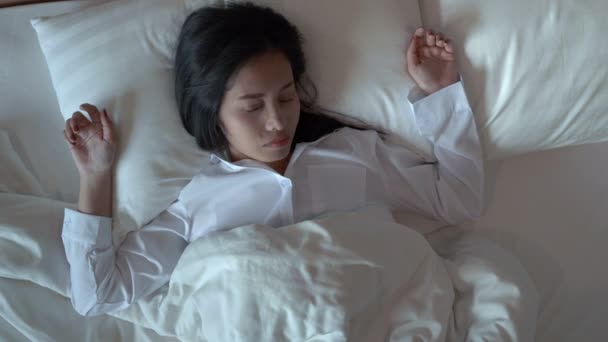 Donne Asiatiche Non Dormono Causa Del Disturbo Del Rumore Dorme — Video Stock