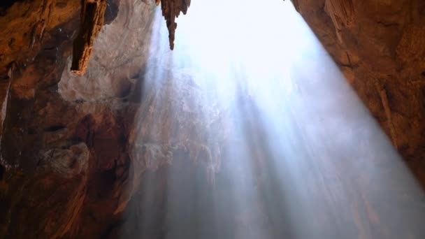 Zoom Vídeo Luz Cueva Naturaleza Maravillosa Atracción Turística Tailandia Lugar — Vídeos de Stock