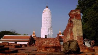 Wat Phutthaisawan 'ın video çekimleri uzun süre hüküm süren ve şanlı dönemin tapınağıdır. Khmer tarzında Budist erdemi kazanmak için tasarlandı. Ayutthaya tarihi parkındaki Budist tapınağı. 