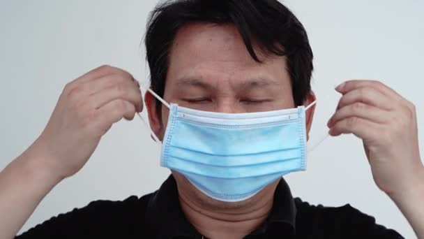 Middle Aged Asian Man Wearing Mask Prevent Cobid Epidemic — Stock Video