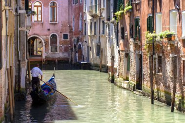 Venedik İtalya, kanaldaki bir şair 